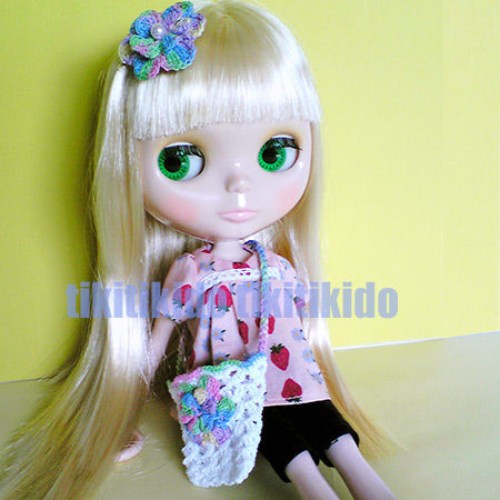 イチゴ柄ブラウス